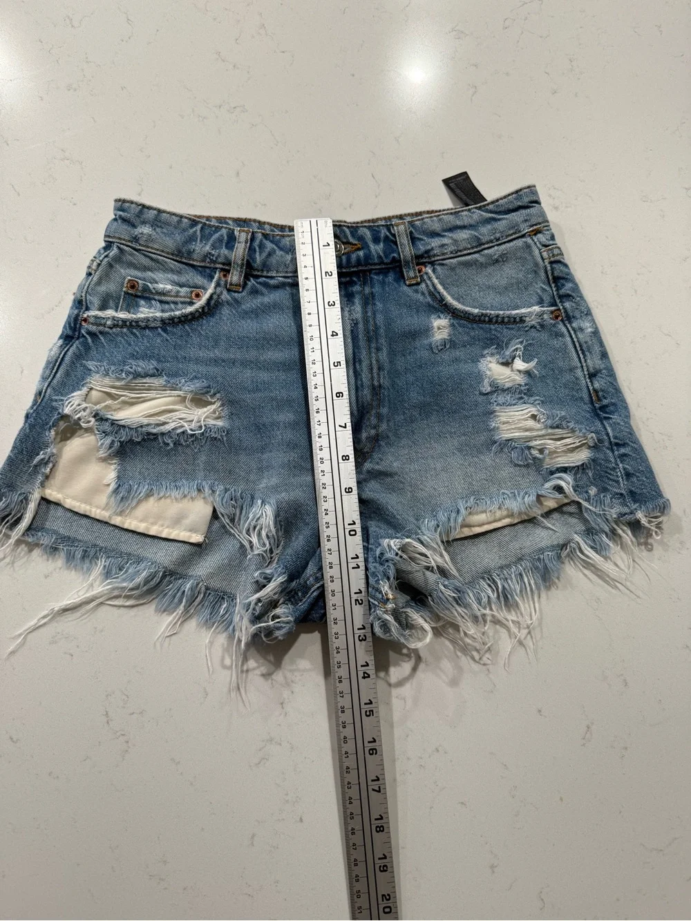 Zara Women’s High Rise Distressed Denim Shorts. Size 4